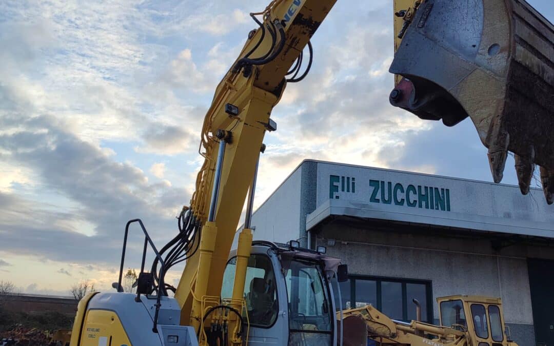 ESCAVATORE NEW HOLLAND KOBELCO 235